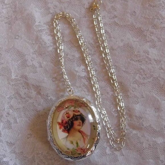 Victorian Lady Locket Necklace Glass Cameo Photo - Picture 3 of 5